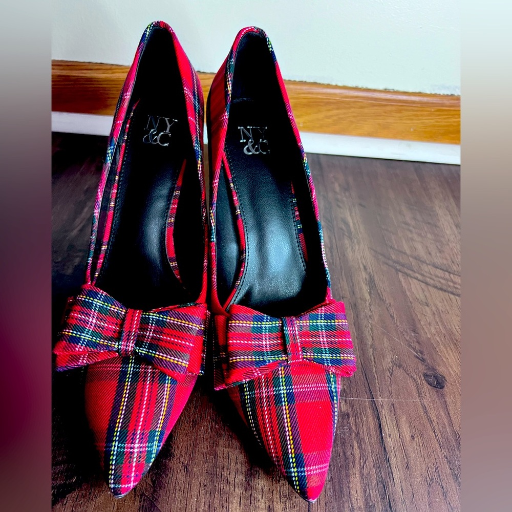 NWOT Liv Tartan plaid bow heel from New York and Co.